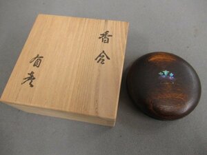 【夏目有彦　青貝ラデン・螺鈿花紋様　香合】長期保管品　懐石茶道具　共箱　香道具　仏教美術　人気作家