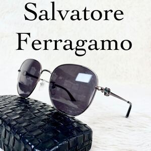 Salvatore Ferragamo　サルヴァトーレフェラガモ　サングラス　SF210SK　ガンチーニ　ブラックレンズ　シルバーフレーム