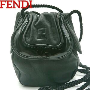 美品 FFロゴ●FENDI ミニショルダーポーチ レザー 革 エナメル イタリア製 Italy クロスボディ 肩掛け レディース フェンディ 黒 ブラック