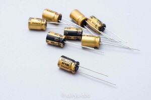 ニチコンFG（ファインゴールド）25V／100μF　アルミ電解コンデンサ　新品8個セットA