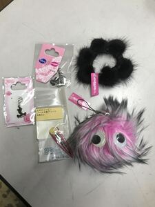 Y 雑貨３★平成レトロ★ＣＨＡＮＥＬ ＳＨＩＢＵＹＡ ストラップ ヘアピン アンティーク 雑貨 当時物 インテリア 現状