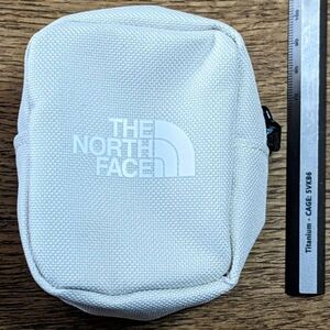 【送料無料1円〜未使用新品】THE NORTH FACE（ザ・ノースフェイス）/ナイロンカラビナミニポーチ ホワイト 9x7x5.5cm 08