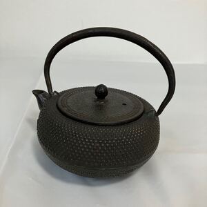 TA■ 未使用 南部鉄器 急須 アラレ模様 茶こし付 鉄瓶 刻印あり 鉄器 茶道具 茶器 煎茶道具 鉄製 金属工芸 伝統工芸 工芸品 昭和レトロ