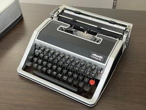 ★【レトロインテリア アンティーク/ビンテージ置物】オリベッティ レッテラ olivetti lettera DL タイプライター★ケース付き