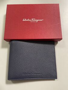 466-1 未使用 Salvatore Ferragamo サルヴァトーレ・フェラガモ　財布　折りたたみ　ネイビー　箱付き