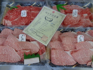 近江牛A５牝　超特肩肉（すき焼き＆しゃぶ）　２ｋｇ　（70）