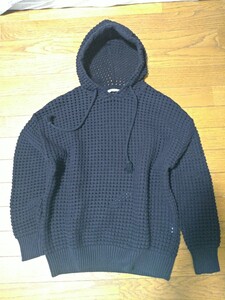  ZARA MAN コットンニット　ネット編み　プルオーバーパーカー ザラマン メンズ　サイズＭ（EUR M USA M MEX40)　紺　人気モデル　現行タグ