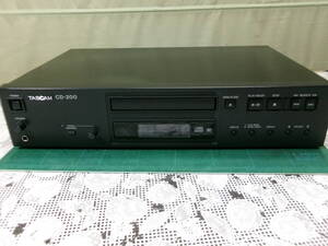 ■CD-200　TASCAMタスカム(TEAC)の業務用CDプレーヤー CD-200　ジャンク