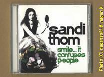 Sandi Thom (サンディ・トム) ／ Smile... It Confuses People (鏡の中のサンディ) － 2006年発表1stアルバム、日本2007年発売