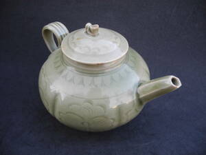 中國 宋時代 耀州窯 青瓷瓜瓣陰刻蓮花紋茶壺水注
