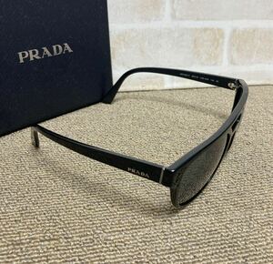 美品　PRADA ロゴ　SPR 23V-F アジアンフィット　黒色　サングラス