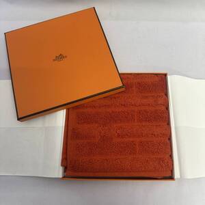 【タグ付き・未使用品】　HERMES　エルメス　ハンドタオル　ハンカチ　約33cm×33cm　フェイスタオル　オレンジ系　箱付き