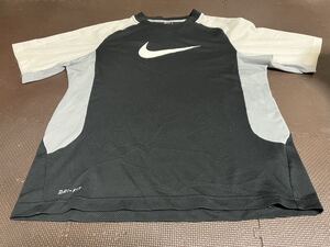 美品NIKEDRI-FIT黒、白、グレー、ロゴ白、半袖ストレッチトップス　サイズＭ