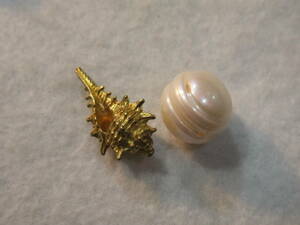 古いアンティークビンテージデザインの金具パーツのブラスパーツ1つと大粒の淡水真珠１つのルースセット♪④