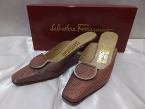 Salvatore Ferragamo サルヴァトーレ・フェラガモ パンプス ミュール サイズ5・1/2 箱付き ピンク系 鱗模様