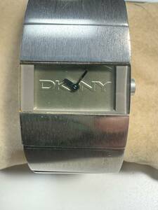 Ｌ334　レディース腕時計　DKNY/ダナ・キャラン　ニューヨーク　NY-4021 バングル　ブレスレットウォッチ　2針　シルバー　スクエア