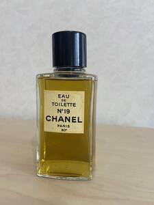 CHANEL シャネル N°19 NO19 EDT オードトワレ 100ml以上　大容量　香水　満タンに近いお品物　ボトルタイプ