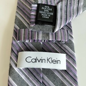 カルバンクライン（Calvin Klein)マルチ紫グレーストライプネクタイ