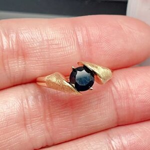 《証明書付き》新品、天然黒サファイアリング、0.8ct、925シルバー、サイズ調節可能、最初の入札者様は開始価格で購入可能 aa_