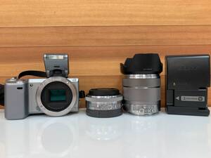 【美品/動作良好】 SONY ソニー NEX-5N 18-55mm F3.5-5.6 シルバー ダブルズームキット デジタル一眼カメラ ミラーレス I250110