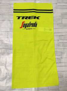 ※レア！蛍光イエロー　支給品　ネックウォーマー　TREK Segafredo　トレックセガブレード　Santini ロードバイク 自転車 サイクルジャージ