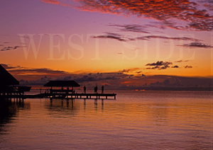 【 送料当社負担 】▽ タヒチ　モーレア島　夕焼け　風景写真 ★　額縁なし　A4サイズ写真　辰巳玄洋　作品