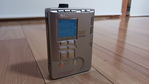 ☆美品☆ 希少 動作品 SONY TCD-D100 DAT WALKMAN PORTABLE RECORDER ソニー DAT ウォークマン ポータブル カセットレコーダー ソニー