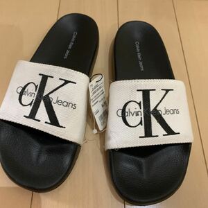 送料無料　未使用　Calvin Klein Jeans カルバン クライン　シャワーサンダル US7 23.5㎝　CKロゴ　レディース