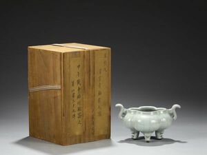 蔵出【陶瓷器 宋代 官窯 青釉瓜稜鼎式爐】陶芸 染付 陶磁器 古美術 骨董品