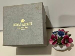 ☆新品・未使用☆ Royal Albert ロイヤルアルバート インテリア雑貨 置物 マンスリーフローラル 8月 POPPY 陶花