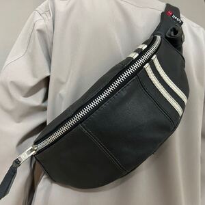 【美品】Schott ショット CLASSIC RACER BODY BAG ボディバッグ クロス ショルダー メンズ ビジネス レザー 牛革 ロゴ 斜めがけ ブラック