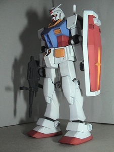 バンダイ　ガンプラ　HGUC　1/144　RX-78-2　ガンダム　全塗装完成品＜美品＞