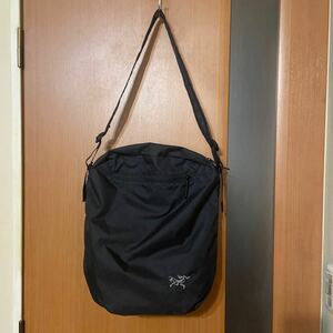 希少 即完売『ARC’TERYX』22年A/W HELIAD 12L TOTE アークテリクス アウトドア ショルダーバッグ 鞄 ストリート