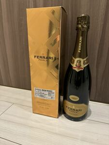 FERRARI PERLE スパークリングワイン　750ml TORENTODOC　2017