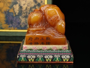  *珍品旧蔵*清 乾隆3年内務府年造 田黄石彫刻 浮彫山水人物 中国古美術 時代物 LRF0110