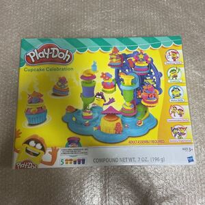 新品 Play-Doh プレイ・ドー カップケーキショップ 粘土 ねんど デコレーション 小麦 お菓子 遊園地 知育玩具 おももちゃ おままごと 玩具