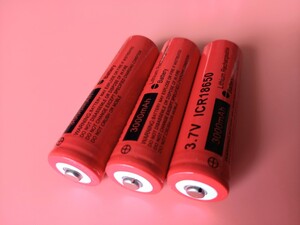 18650充電バッテリー 3000mAh ボタンタイプ 3個