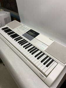 ●CASIO カシオ 光ナビゲーション キーボード LK-516 2019年製 画面割れあり 本体のみ ジャンク品 部品取り等に(u240430_12)