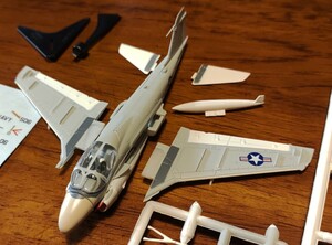 エフトイズ　艦載機コレクション　1/144 A-6E　イントルーダー　第65攻撃飛行隊　空母 インディペンデンス 搭載　1976年　04A　F-toys