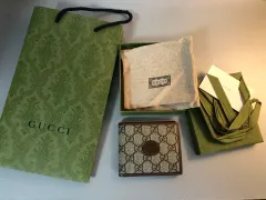 【雷市場（ポンジャン）商品韓国直送】 GUCCI(グッチ) インターロッキング 二つ折り財布