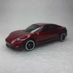 ホットウィール PORSCHE タイカン ターボ S ワインレッド ミニカー