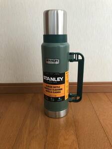 新品 STANLEY スタンレイ ステンレス製 真空 断熱 クラシック ボトル グリーン 1.32L 保温 保冷 キャンプ アウトドア スポーツ