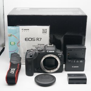 ほぼ新品 キヤノン Canon EOS R7 ボディ シャッター回数1,000回以下！