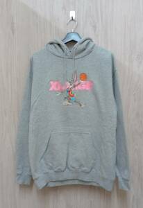 X-LARGE×SPACE JAM/エクストララージ×スペースジャム/パーカー/101213012024/A NEW LEGACY BUGS BUNNY PULLOVER HOODIE/グレー/Lサイズ