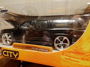 CHEVY SUBURBAN 2000 1/24