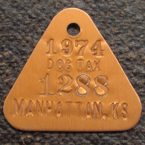 【ドッグタグ】1974年 Dog Tag Manhattan KS. アルミ ビンテージ アンティーク 骨董 犬 キーホルダー ネックレス等に