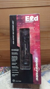 【美品】SUREFIRE E2D-BK EXECUTIVE DEFENDER 2セル6V60ルーメン 旧ロゴ 初期型ドームレンズ仕様 元箱付 シュアファイア 検（6P E1D