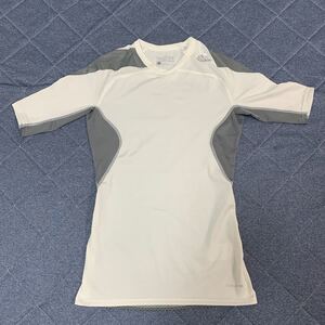 中古　アディダス　tech fit 半袖シャツ