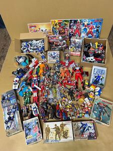 [No.1491] プラモデル フィギュア 大量 まとめ売り ウルトラマン ガンダム 仮面ライダー デジモン ほか まとめて 当時物 レトロ ソフビ