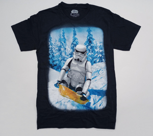 USA購入★★ スターウォーズ そりをする ストームトルーパー Tシャツ メンズS 未使用品 ★★ Star Wars stormtrooper Mens Tshirts